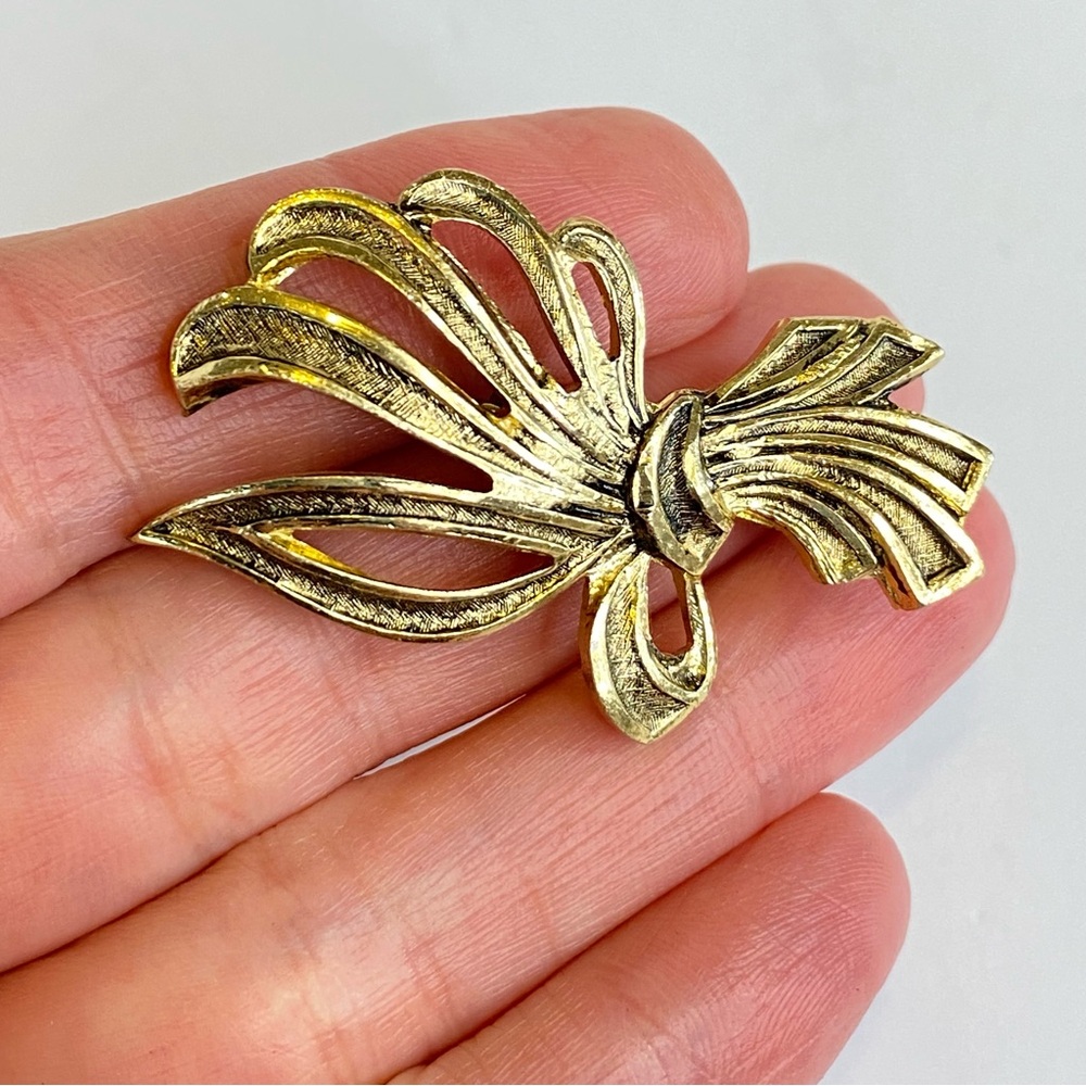 Vintage Gold Tone Bow Ribbon Brooch Made in France